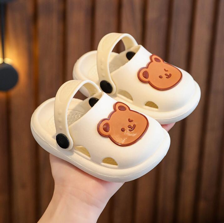 Sandálias antiderrapantes para bebês com urso fofo