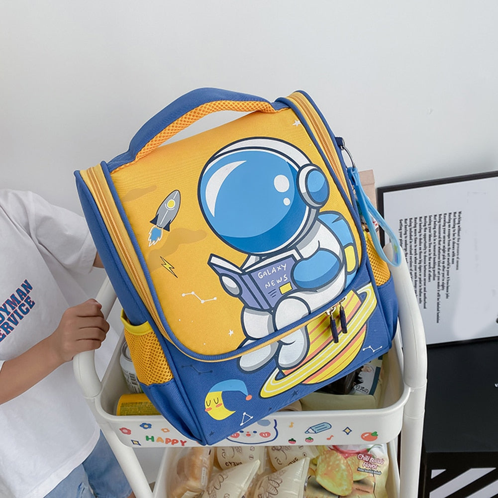 Mochila infantil com desenho do astronauta ou do coelho