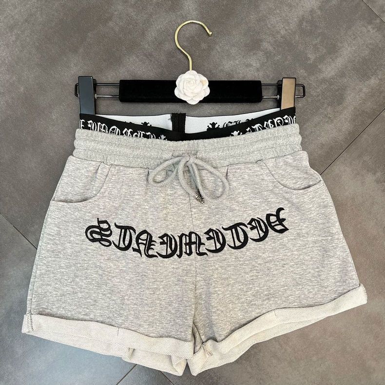 Shorts feminino de cintura alta com letras sânscritas bordado padrão