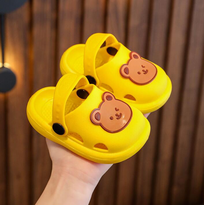 Sandálias antiderrapantes para bebês com urso fofo